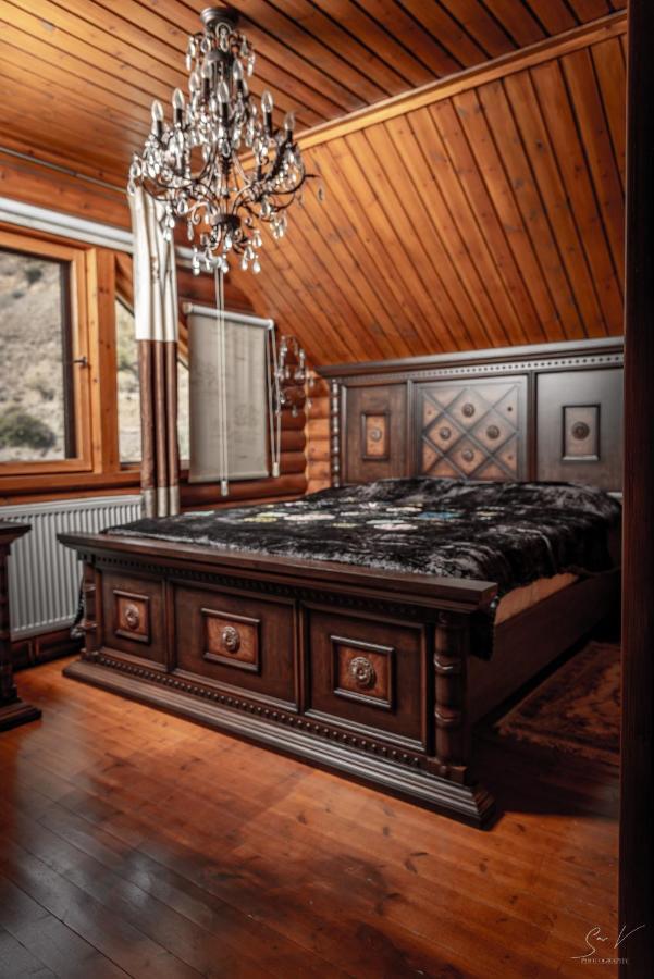 *2 Bdr Log House /Mountains/Queen Bed/Fireplace Gourri Ngoại thất bức ảnh